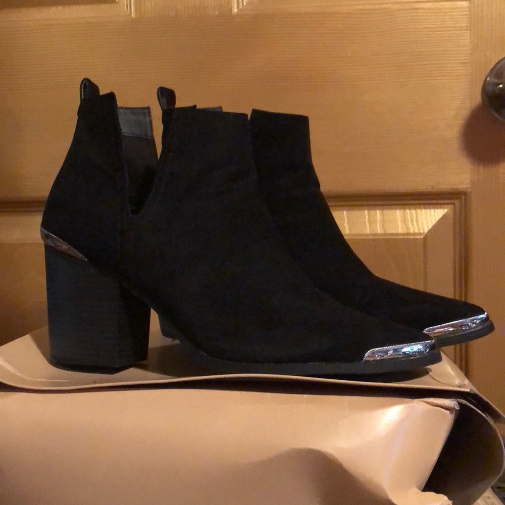 Western Inspired Cut-out Ankle Booties